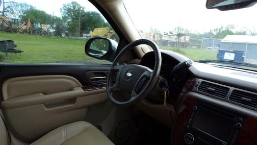 White Diamond Tricoat 2014 Chevrolet Suburban 1500 LTZ