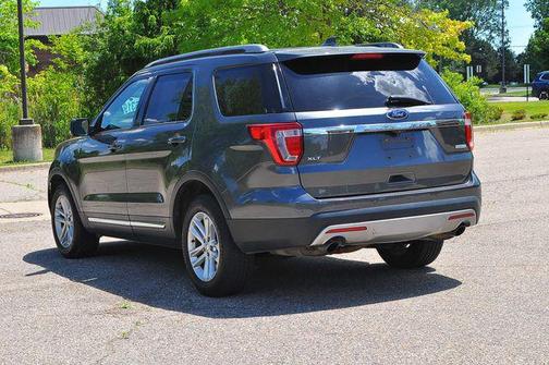 White Platinum Metallic Tri-Coat 2017 Ford Explorer XLT