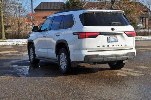 2023 Toyota Sequoia SR5