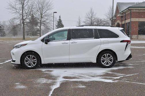 2023 Toyota Sienna XSE 7 Passenger