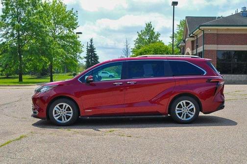 2021 Toyota Sienna Limited 7-Passenger