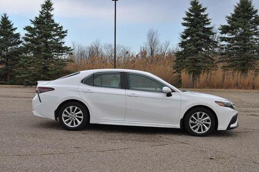 Ice Cap 2024 Toyota Camry SE