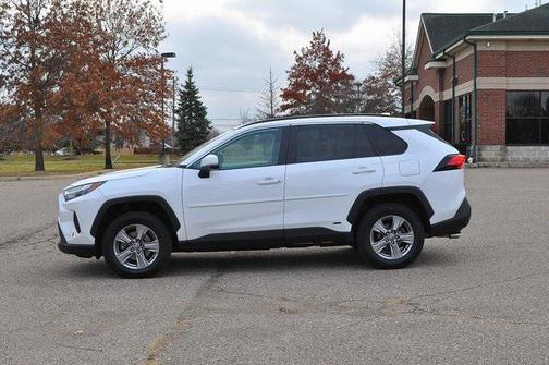 2022 Toyota RAV4 Hybrid XLE