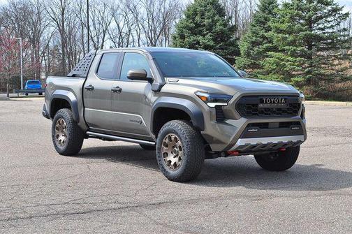 Bronze 2026 Toyota Tacoma Hybrid Trailhunter