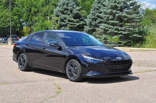 2022 Hyundai ELANTRA SEL