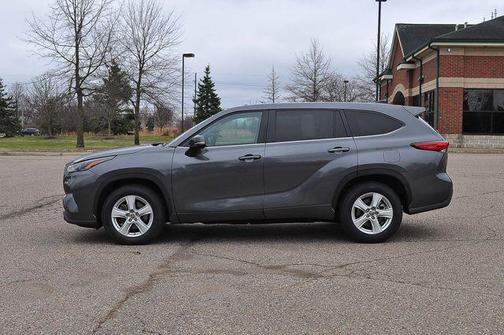 Magnetic Gray Metallic 2023 Toyota Highlander L