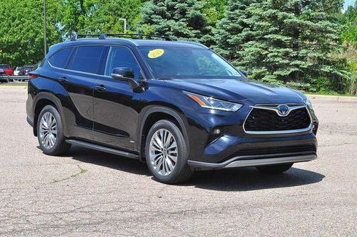 Midnight Black Metallic 2024 Toyota Highlander Hybrid Platinum