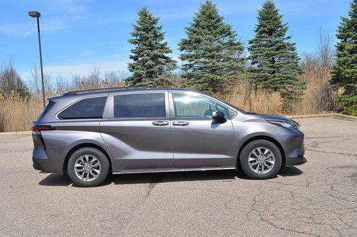 Predawn Gray Mica 2023 Toyota Sienna LE
