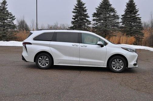 2025 Toyota Sienna XLE