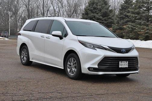 2025 Toyota Sienna XLE