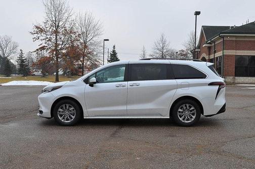 2025 Toyota Sienna XLE