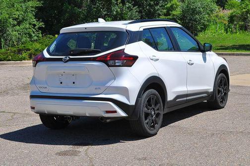 Aspen White 2023 Nissan Kicks SR