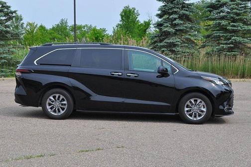 2023 Toyota Sienna XLE 7 Passenger