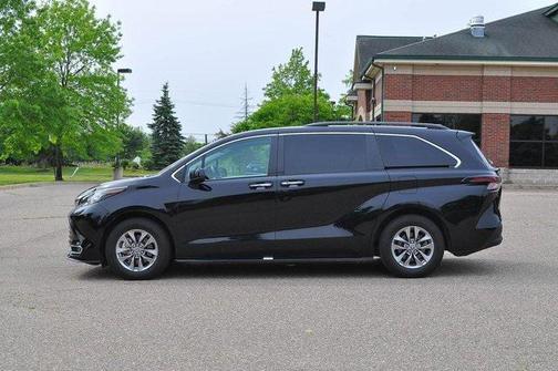 2023 Toyota Sienna XLE 7 Passenger