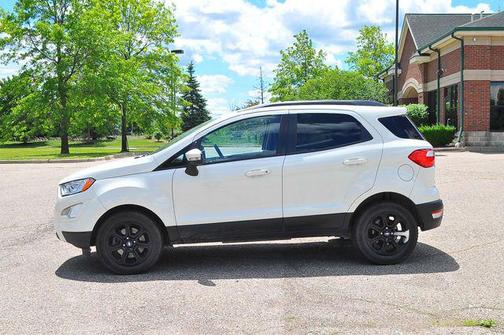 Diamond White 2020 Ford EcoSport SE