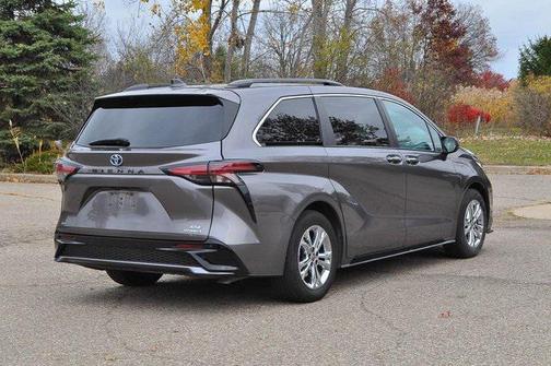 2022 Toyota Sienna XSE 7 Passenger