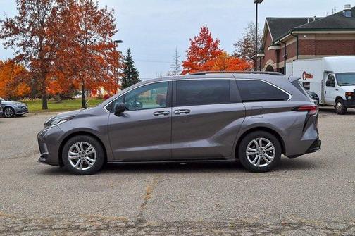 2022 Toyota Sienna XSE 7 Passenger