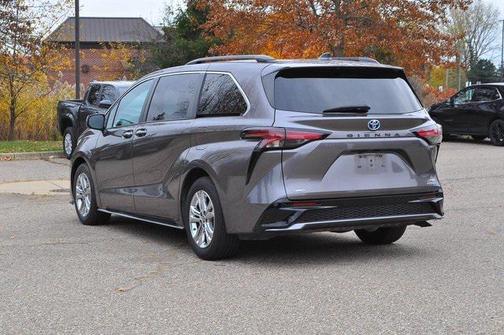2022 Toyota Sienna XSE 7 Passenger