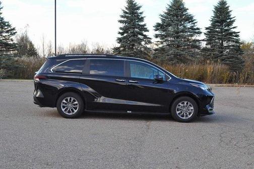 2024 Toyota Sienna XLE