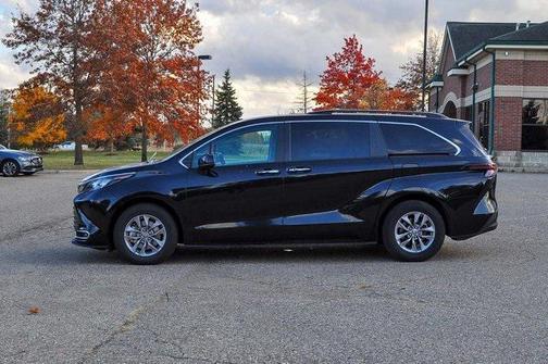 2024 Toyota Sienna XLE