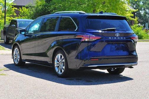 2023 Toyota Sienna Platinum 7 Passenger