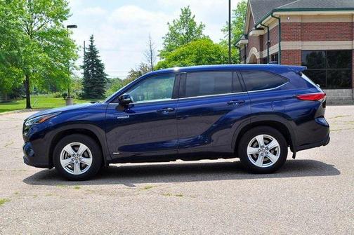 2021 Toyota Highlander Hybrid LE