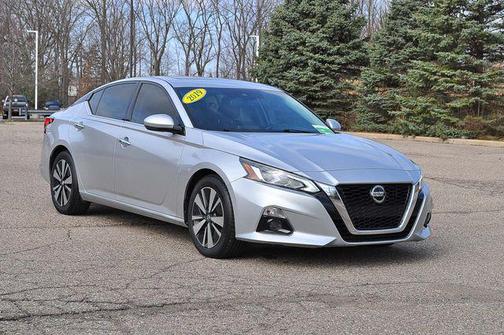 Brilliant Silver Metallic 2019 Nissan Altima 2.5 SL