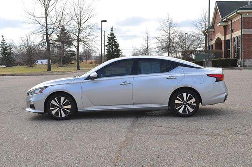 Brilliant Silver Metallic 2019 Nissan Altima 2.5 SL