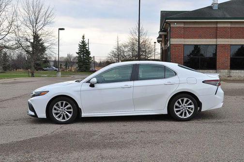 Ice Cap 2024 Toyota Camry SE