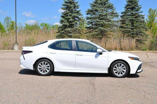 Ice Cap 2024 Toyota Camry SE