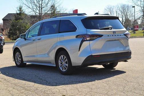 2023 Toyota Sienna XLE 8 Passenger