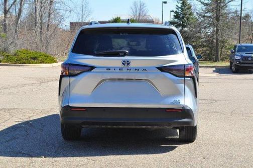 2023 Toyota Sienna XLE 8 Passenger