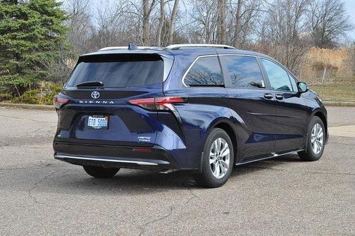 2023 Toyota Sienna Limited