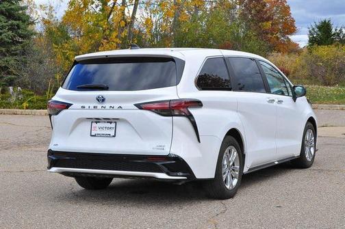 2023 Toyota Sienna XSE 7 Passenger