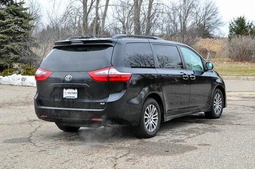 2020 Toyota Sienna XLE