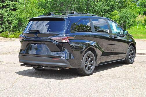 Midnight Black Metallic 2025 Toyota Sienna Woodland Edition