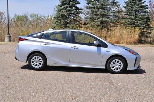 2022 Toyota Prius LE