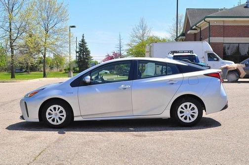 2022 Toyota Prius LE