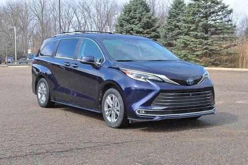 2023 Toyota Sienna Platinum 7 Passenger