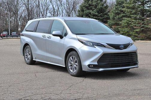 2025 Toyota Sienna XLE