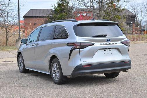 2025 Toyota Sienna XLE