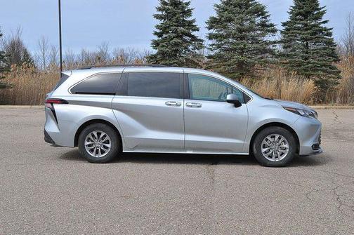 2025 Toyota Sienna XLE