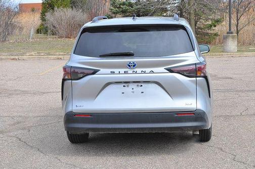 2025 Toyota Sienna XLE