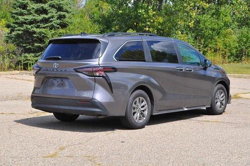 2024 Toyota Sienna XLE 8 Passenger