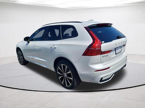 Crystal White Metallic 2024 Volvo XC60 B5 Plus Dark Theme