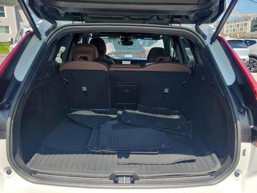 Crystal White Metallic 2024 Volvo XC60 B5 Plus Dark Theme