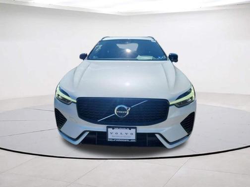 Crystal White Metallic 2024 Volvo XC60 B5 Plus Dark Theme
