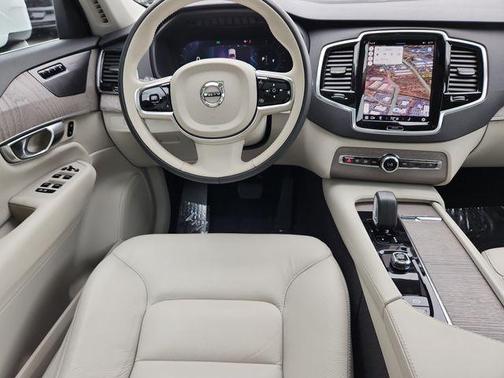 Crystal White Metallic 2023 Volvo XC90 B5 Plus