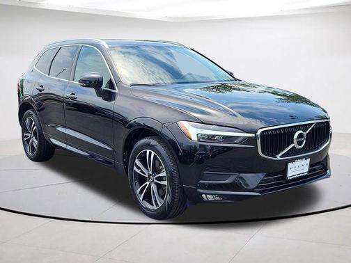 Onyx Black Metallic 2021 Volvo XC60 T5 Momentum