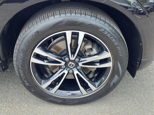 Onyx Black Metallic 2021 Volvo XC60 T5 Momentum